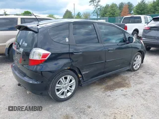 2010 Honda Fit Sport z VIN JHMGE8G45AS020143, wystawiony jako IAAI lot #42161201 z przebiegiem 176 800 mil mil oraz . Historia ofert i sprzedaży dostępna na DreamBid. Obrazek 4.
