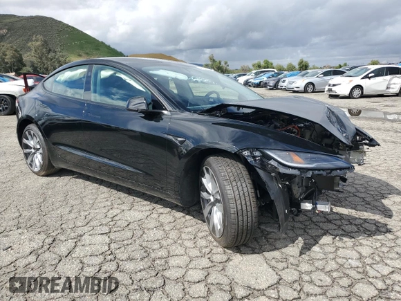 2025 Tesla Model 3 Long Range z VIN 5YJ3E1EA9SF924138, wystawiony jako Copart lot #48324125 z przebiegiem 2 445 mil mil oraz Szkoda całkowita • Salvage title. Historia ofert i sprzedaży dostępna na DreamBid. Obrazek 4.