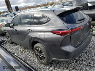 2021 Toyota Highlander XLE with VIN 5TDGZRAH5MS522722, listed as a Copart auction lot 84849504 with 0 mi miles and Salvage Title. Bid and sale history available at carsss.com. Image 2.