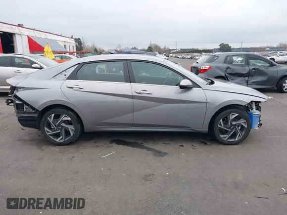 2024 Hyundai Elantra SEL z VIN KMHLS4DG1RU843180, wystawiony jako IAAI lot #41461928 z przebiegiem 514 mil mil oraz . Historia ofert i sprzedaży dostępna na DreamBid. Obrazek 14.