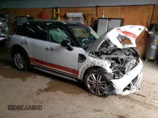 2018 MINI Countryman Cooper S with VIN WMZYT5C35J3E61064, listed as a Copart auction lot 70121724 with 0 mi miles and Clean Title. Bid and sale history available at carsss.com. Image 4.