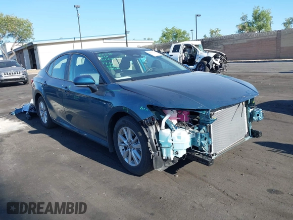 2025 Toyota Camry LE z VIN 4T1DAACK0SU038983, wystawiony jako IAAI lot #42300193 z przebiegiem 8 690 mil mil oraz . Historia ofert i sprzedaży dostępna na DreamBid. Obrazek 1.