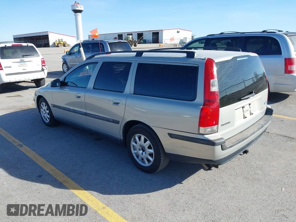 2002 Volvo V70 with VIN YV1SW61R022216875, listed as a IAAI auction lot 41745657 with 202,766 mi miles. Bid and sale history available at carsss.com. Image 3.