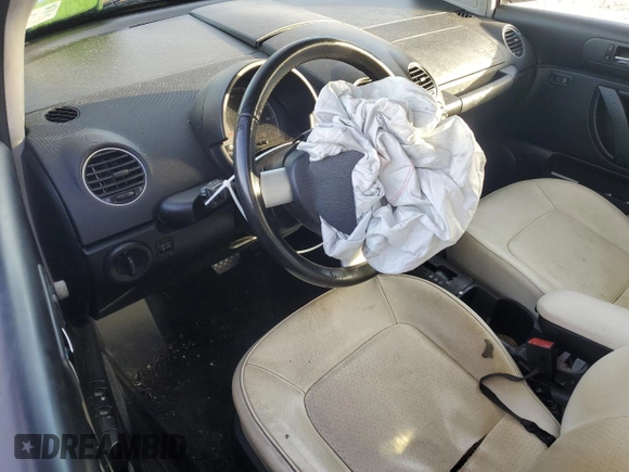 2010 Volkswagen Beetle with VIN 3VWRW3AGXAM017872, listed as a Copart auction lot 85084984 with 168,032 mi miles and Salvage title. Bid and sale history available at DreamBid. Image 8.