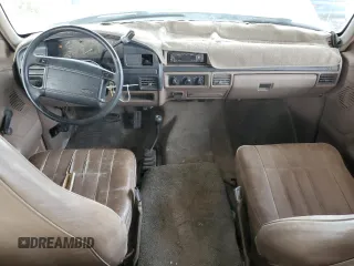 1996 Ford Bronco XL z VIN 1FMEU15N0TLB63427, wystawiony jako Copart lot #82779084 z przebiegiem 175 679 mil mil oraz Szkoda całkowita • Salvage title. Historia ofert i sprzedaży dostępna na DreamBid. Obrazek 8.