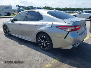 2019 Toyota Camry LE z VIN 4T1B11HK6KU741715, wystawiony jako IAAI lot #42392445 z przebiegiem 138 201 mil mil oraz . Historia ofert i sprzedaży dostępna na DreamBid. Obrazek 3.