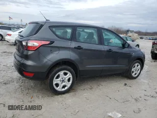 2018 Ford Escape S z VIN 1FMCU0F75JUD28557, wystawiony jako Copart lot #47191165 z przebiegiem 154 597 mil mil oraz Czysty tytuł • Clean title. Historia ofert i sprzedaży dostępna na DreamBid. Obrazek 3.