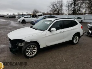 2015 BMW X1 xDrive28i with VIN WBAVL1C5XFVY27197, listed as a Copart auction lot 51424175 with 182,929 mi miles and Salvage Title. Bid and sale history available at carsss.com. Image 1.