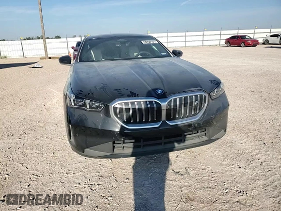 2024 BMW i5 eDrive40 with VIN WBY33FK05RCR36243, listed as a Copart auction lot 68999104 with 5,726 mi miles and Salvage Title. Bid and sale history available at carsss.com. Image 10.