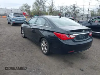 2013 Hyundai Sonata SE with VIN 5NPEC4ACXDH696923, listed as a IAAI auction lot 42088099 with 205,068 mi miles and . Bid and sale history available at carsss.com. Image 3.
