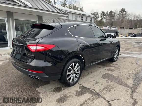 2018 Maserati Levante z VIN ZN661XUA4JX304412, wystawiony jako Copart lot #48468805 z przebiegiem 98 541 mil mil oraz Tytuł czysty. Historia ofert i sprzedaży dostępna na DreamBid. Obrazek 4.