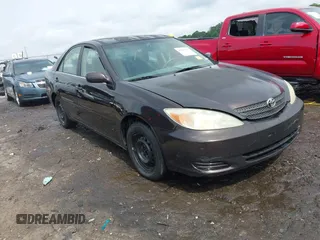 2002 Toyota Camry LE z VIN JTDBE32K620108572, wystawiony jako IAAI lot #42267908 z przebiegiem 228 360 mil mil oraz . Historia ofert i sprzedaży dostępna na DreamBid. Obrazek 1.