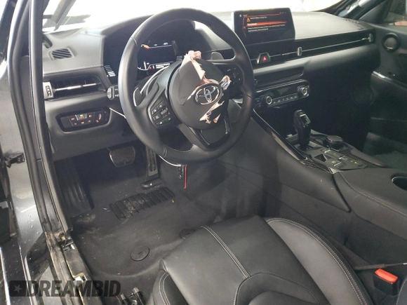 2021 Toyota Supra 3.0 z VIN WZ1DB0C06MW043625, wystawiony jako Copart lot #48971283 z przebiegiem 8255 mil mil oraz . Historia ofert i sprzedaży dostępna na DreamBid. Obrazek 8.