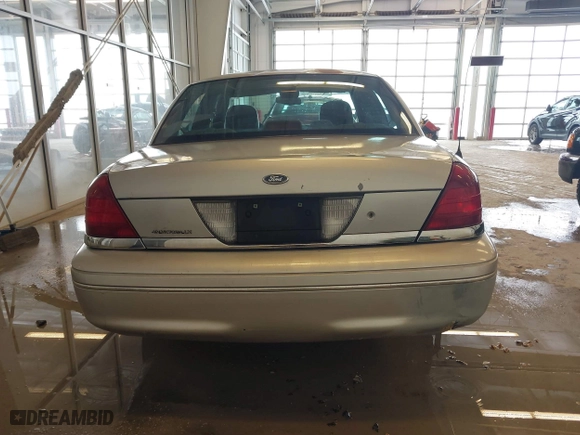 2005 Ford Crown Victoria LX with VIN 2FAFP74W95X158705, listed as a IAAI auction lot 41593553 with 276,940 mi miles. Bid and sale history available at carsss.com. Image 16.