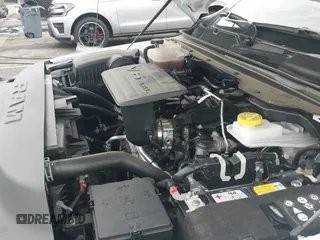 2025 Ram 1500 Tradesman z VIN 1C6SRECG7SN612939, wystawiony jako IAAI lot #43328272 z przebiegiem 10 087 mil mil oraz . Historia ofert i sprzedaży dostępna na DreamBid. Obrazek 19.