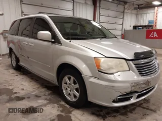 2011 Chrysler Town & Country Touring z VIN 2A4RR5DGXBR723116, wystawiony jako IAAI lot #42156888 z przebiegiem 177 591 mil mil oraz . Historia ofert i sprzedaży dostępna na DreamBid. Obrazek 1.