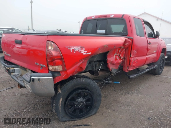 2006 Toyota Tacoma with VIN 5TEUU42N66Z241527, listed as a IAAI auction lot 40448450 with 161,424 mi miles. Bid and sale history available at carsss.com. Image 4.