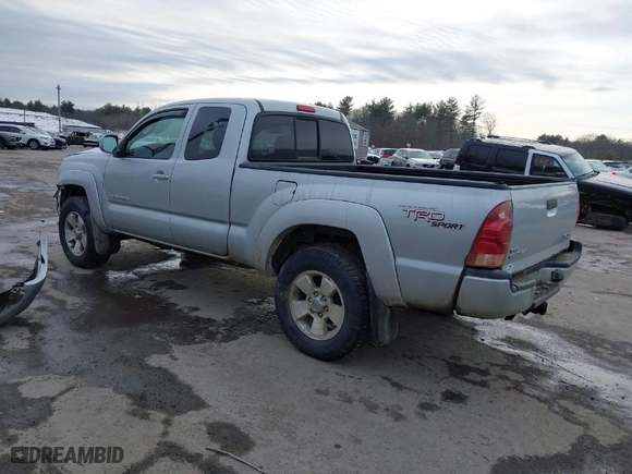 2005 Toyota Tacoma with VIN 5TEUU42N85Z043059, listed as a IAAI auction lot 41690129 with 129,927 mi miles. Bid and sale history available at carsss.com. Image 3.