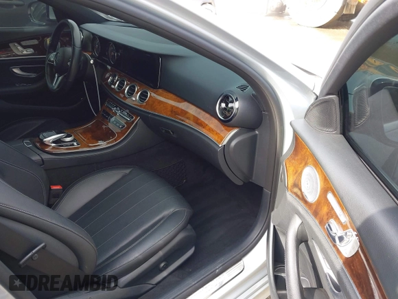 2019 Mercedes-Benz E 450 with VIN WDDZH6JBXKA637855, listed as a IAAI auction lot 41881279 with Not Provided miles and . Bid and sale history available at DreamBid. Image 5.