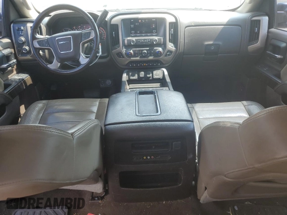 2015 GMC Sierra 2500HD Denali z VIN 1GT120E84FF118006, wystawiony jako Copart lot #57758415 z przebiegiem 190 147 mil mil oraz Szkoda całkowita • Salvage title. Historia ofert i sprzedaży dostępna na DreamBid. Obrazek 8.