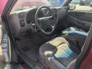 1998 Chevrolet Blazer LS with VIN 1GNCT18W5WK236585, listed as a Copart auction lot 62900435 with 123,272 mi miles and Salvage title. Bid and sale history available at DreamBid. Image 8.