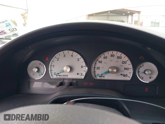 2003 Ford Thunderbird Deluxe z VIN 1FAHP60A03Y113355, wystawiony jako IAAI lot #41890414 z przebiegiem 147 620 mil mil oraz . Historia ofert i sprzedaży dostępna na DreamBid. Obrazek 7.