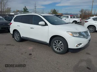 2013 Nissan Pathfinder S with VIN 5N1AR2MM1DC622044, listed as a IAAI auction lot 41878956 with 175,125 mi miles. Bid and sale history available at carsss.com. Image 1.