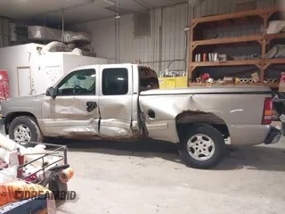 2002 Chevrolet Silverado 1500 LT with VIN 2GCEC19T021256016, listed as a IAAI auction lot 41947461 with 221,880 mi miles. Bid and sale history available at carsss.com. Image 14.