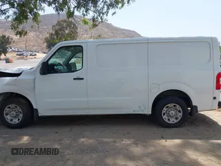 2021 Nissan NV Cargo SV z VIN 1N6BF0KYXMN805682, wystawiony jako IAAI lot #42152216 z przebiegiem 82 671 mil mil oraz . Historia ofert i sprzedaży dostępna na DreamBid. Obrazek 14.
