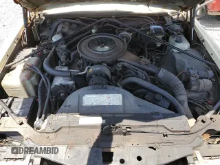 1985 Cadillac Eldorado z VIN 1G6EL5782FE675028, wystawiony jako Copart lot #57709655 z przebiegiem 63 347 mil mil oraz Tytuł czysty. Historia ofert i sprzedaży dostępna na DreamBid. Obrazek 11.