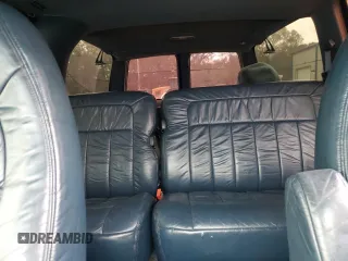 1994 GMC Suburban z VIN 1GKEC16K4RJ762562, wystawiony jako Copart lot #81242184 z przebiegiem 182 583 mil mil oraz Szkoda całkowita • Salvage title. Historia ofert i sprzedaży dostępna na DreamBid. Obrazek 10.