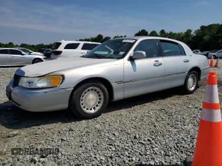 2002 Lincoln Town Car Executive z VIN 1LNHM81W22Y635410, wystawiony jako Copart lot #59131914 z przebiegiem 185 555 mil mil oraz Szkoda całkowita • Salvage title. Historia ofert i sprzedaży dostępna na DreamBid. Obrazek 1.
