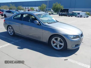 2008 BMW 3 Series 328i z VIN WBAWV135X8P120512, wystawiony jako IAAI lot #42239103 z przebiegiem 45 613 mil mil oraz . Historia ofert i sprzedaży dostępna na DreamBid. Obrazek 1.