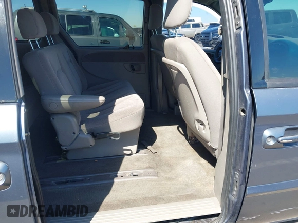 2001 Dodge Caravan Sport with VIN 2B4GP44351R298698, listed as a IAAI auction lot 42035781 with 203,496 mi miles and . Bid and sale history available at DreamBid. Image 8.