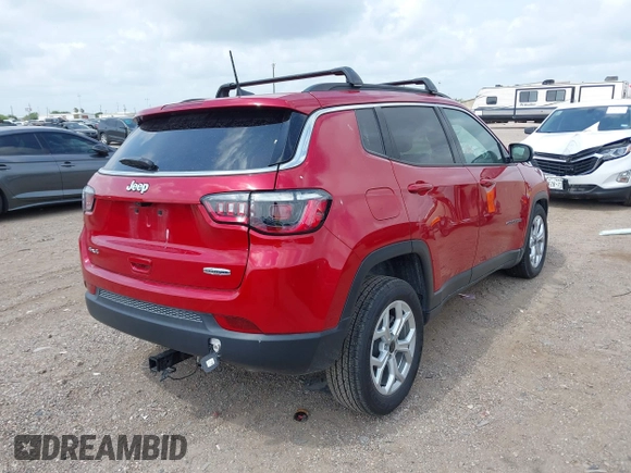 2025 Jeep Compass Latitude с VIN 3C4NJDBN8ST515983, выставлен на аукционе IAAI как лот 42172656 с пробегом 2 836 миль миль и . История ставок и продаж доступна на DreamBid. Изображение 4.