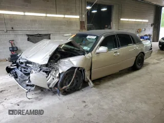2004 Lincoln Town Car Signature z VIN 1LNHM81W84Y622082, wystawiony jako Copart lot #58953375 z przebiegiem Nie podano mil oraz Szkoda całkowita • Salvage title. Historia ofert i sprzedaży dostępna na DreamBid. Obrazek 1.