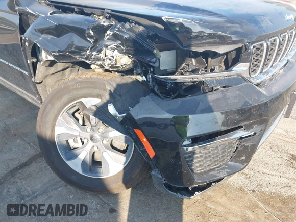 2024 Jeep Grand Cherokee with VIN 1C4RJYB65RC145793, listed as a IAAI auction lot 42544596 with 32,185 mi miles and . Bid and sale history available at DreamBid. Image 18.