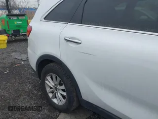2019 Kia Sorento LX with VIN 5XYPGDA37KG523653, listed as a IAAI auction lot 41231464 with 51,268 mi miles. Bid and sale history available at carsss.com. Image 17.