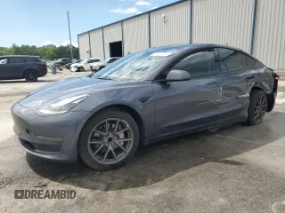 2023 Tesla Model 3 z VIN 5YJ3E1EA7PF449077, wystawiony jako Copart lot #56821975 z przebiegiem 42 037 mil mil oraz Szkoda całkowita • Salvage title. Historia ofert i sprzedaży dostępna na DreamBid. Obrazek 1.
