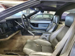 1984 Chevrolet Corvette z VIN 1G1AY0785E5109016, wystawiony jako Copart lot #47923275 z przebiegiem 118 973 mil mil oraz Czysty tytuł • Clean title. Historia ofert i sprzedaży dostępna na DreamBid. Obrazek 7.
