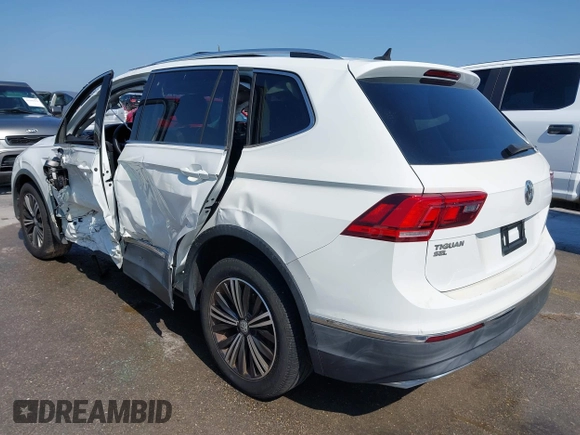 2018 Volkswagen Tiguan SEL z VIN 3VV3B7AX5JM091021, wystawiony jako IAAI lot #42392698 z przebiegiem 107 595 mil mil oraz . Historia ofert i sprzedaży dostępna na DreamBid. Obrazek 3.
