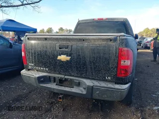 2010 Chevrolet Silverado 1500 LS with VIN 3GCRKREA9AG151200, listed as a IAAI auction lot 41172064 with 113,662 mi miles. Bid and sale history available at carsss.com. Image 16.