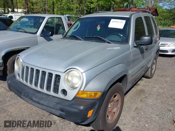 2007 Jeep Liberty Sport with VIN 1J8GK48K07W660822, listed as a IAAI auction lot 41993712 with 199,337 mi miles. Bid and sale history available at carsss.com. Image 2.