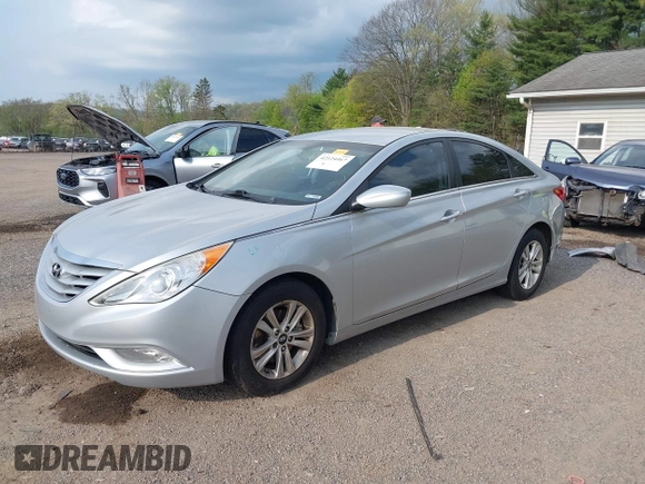 2013 Hyundai Sonata GLS with VIN 5NPEB4AC6DH539103, listed as a IAAI auction lot 42124467 with 182,907 mi miles and . Bid and sale history available at carsss.com. Image 2.