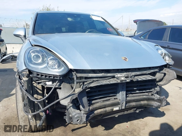 2017 Porsche Cayenne with VIN WP1AA2A20HKA80556, listed as a IAAI auction lot 40449857 with 40,504 mi miles. Bid and sale history available at carsss.com. Image 13.