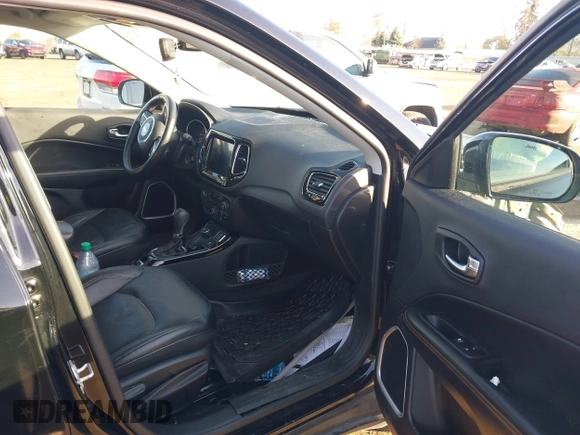 2018 Jeep Compass Limited with VIN 3C4NJDCB4JT501582, listed as a IAAI auction lot 40843136 with 62,986 mi miles. Bid and sale history available at carsss.com. Image 5.