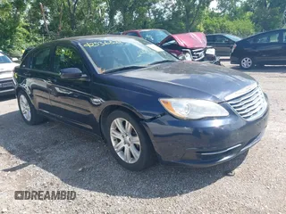 2012 Chrysler 200 Touring z VIN 1C3CCBBG0CN224231, wystawiony jako IAAI lot #42536821 z przebiegiem 129 814 mil mil oraz . Historia ofert i sprzedaży dostępna na DreamBid. Obrazek 1.