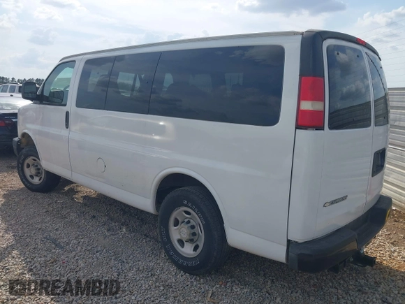 2008 Chevrolet Express Passenger z VIN 1GAGG25KX81197208, wystawiony jako IAAI lot #42022924 z przebiegiem Nie podano mil oraz . Historia ofert i sprzedaży dostępna na DreamBid. Obrazek 3.