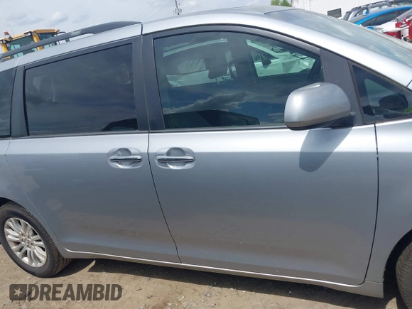 2015 Toyota Sienna XLE with VIN 5TDYK3DC9FS532310, listed as a IAAI auction lot 41990553 with 75,133 mi miles and . Bid and sale history available at DreamBid. Image 14.