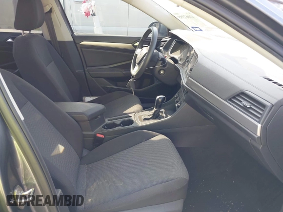 2021 Volkswagen Jetta S z VIN 3VWC57BU0MM093075, wystawiony jako IAAI lot #42067395 z przebiegiem 24 930 mil mil oraz . Historia ofert i sprzedaży dostępna na DreamBid. Obrazek 5.